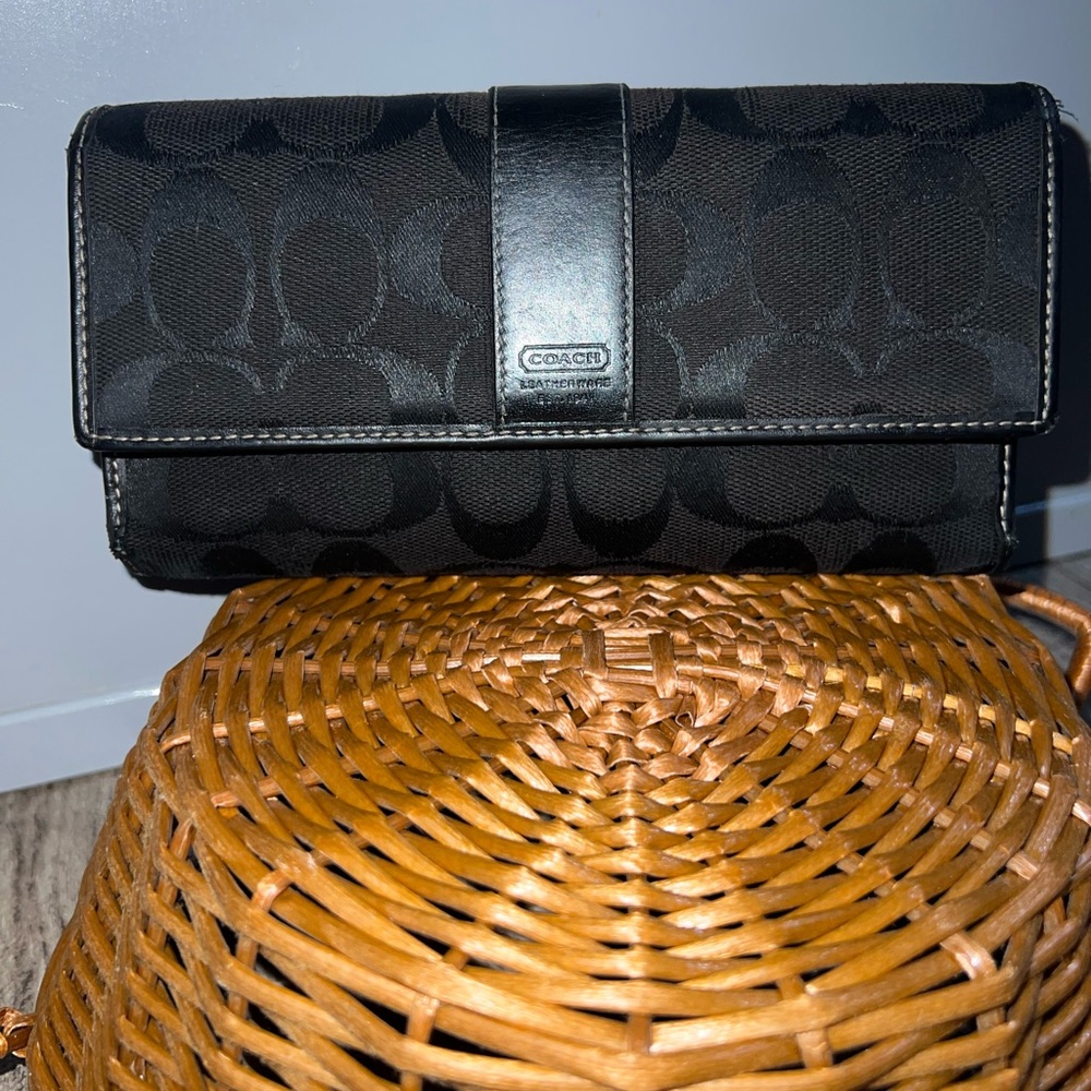 Coach Vintage 2005 Trifold Wallet 😍